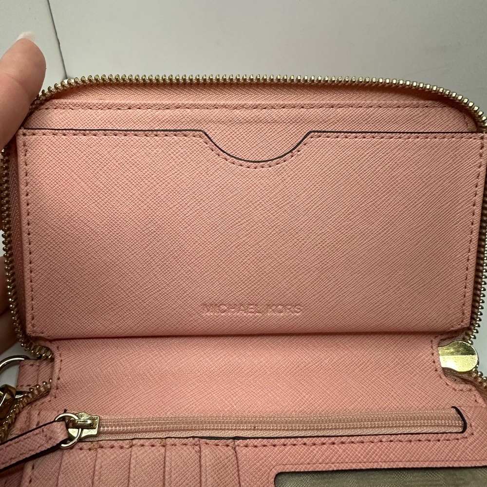 Michael Kors EUC Pink Saffiano Leather Jet Set Wallet with Strap - Picture 13 of 17